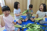 とうもろこしの皮むき